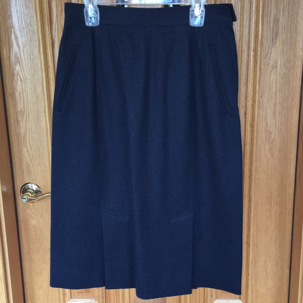 Vintage harvé benard skirt 100% wool fully lined size 6
